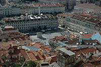 Looking_down_on_Praca_Da_Figueira_from_the_castle.jpg