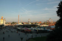Overview_of_Oktoberfest_including_the_carnival.jpg