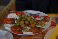 Tomato_and_Mozzarella_salad.jpg