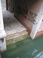 High_tide_in_Venice.jpg