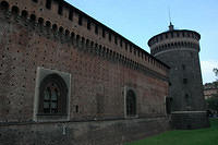 Old_castle_in_Milan.jpg