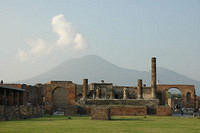 Here_you_can_see_just_how_close_Vesuvius_is.jpg