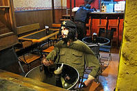 Che dropped in for a cup of mate'
